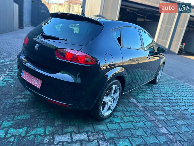 Хэтчбек SEAT Leon 2010 в Каменском