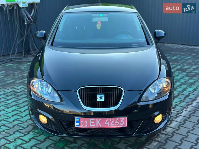 Хэтчбек SEAT Leon 2010 в Каменском