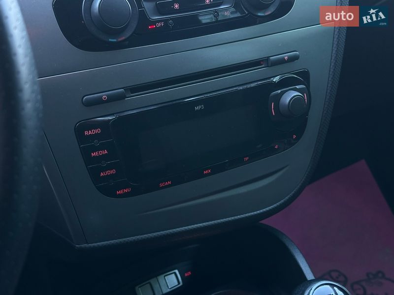 Хэтчбек SEAT Leon 2010 в Каменском