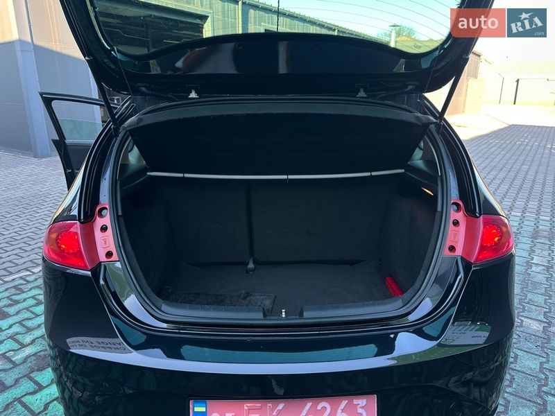 Хэтчбек SEAT Leon 2010 в Каменском