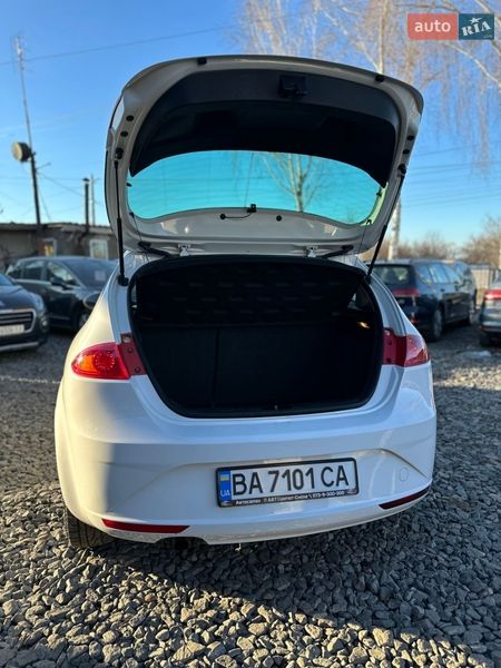 Хэтчбек SEAT Leon 2011 в Смеле