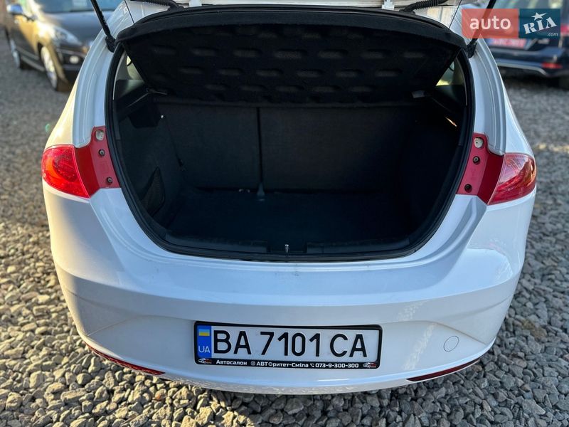 Хэтчбек SEAT Leon 2011 в Смеле
