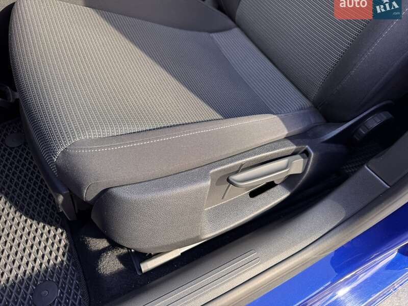 Хэтчбек SEAT Leon 2017 в Киеве