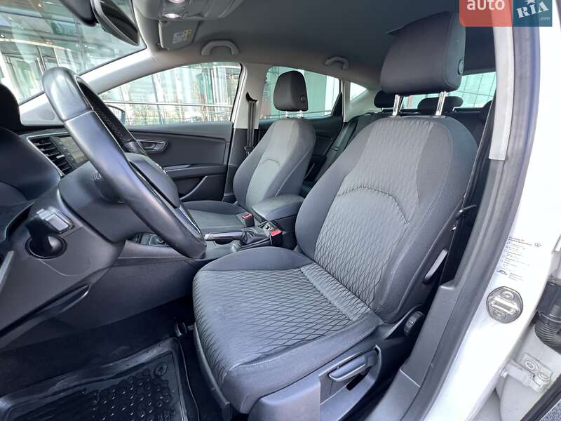 Хэтчбек SEAT Leon 2016 в Киеве