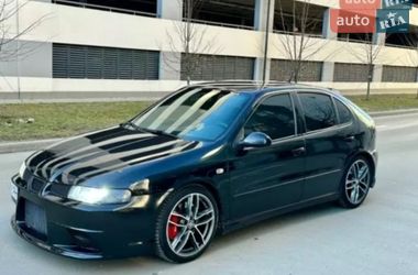 Хэтчбек SEAT Leon 2004 в Киеве