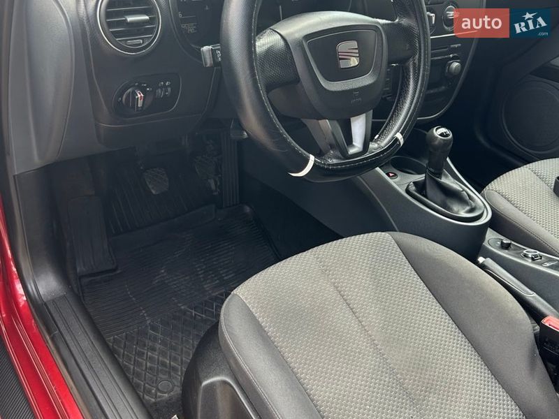 Хэтчбек SEAT Leon 2009 в Нежине