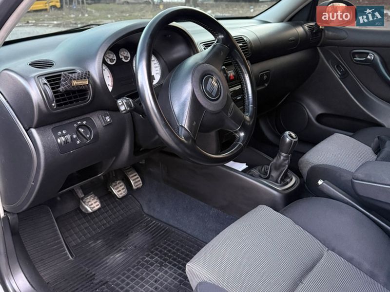 Хэтчбек SEAT Leon 2004 в Днепре