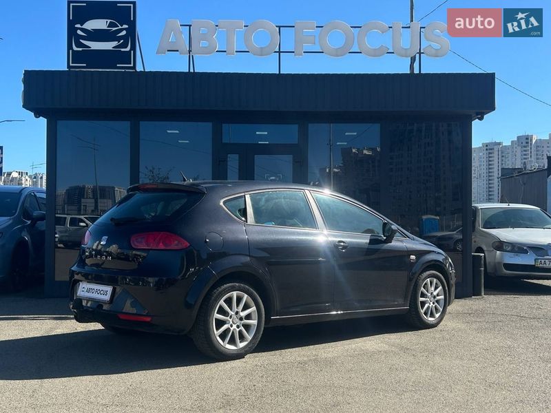 Хэтчбек SEAT Leon 2010 в Киеве