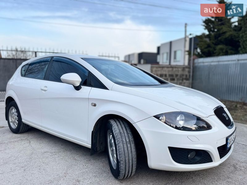 Хетчбек SEAT Leon 2011 в Вишневому фото 2 Хетчбек SEAT Leon 2011 в Вишневому