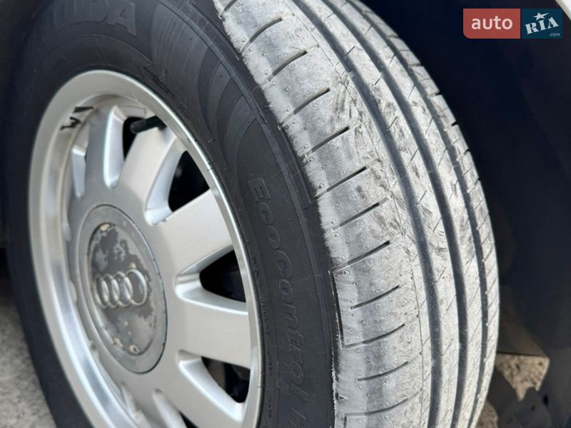 Хетчбек SEAT Leon 2011 в Вишневому фото 8 Хетчбек SEAT Leon 2011 в Вишневому