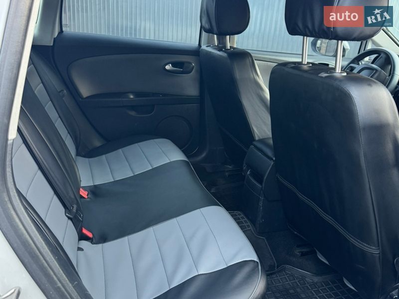 Хетчбек SEAT Leon 2011 в Вишневому фото 12 Хетчбек SEAT Leon 2011 в Вишневому