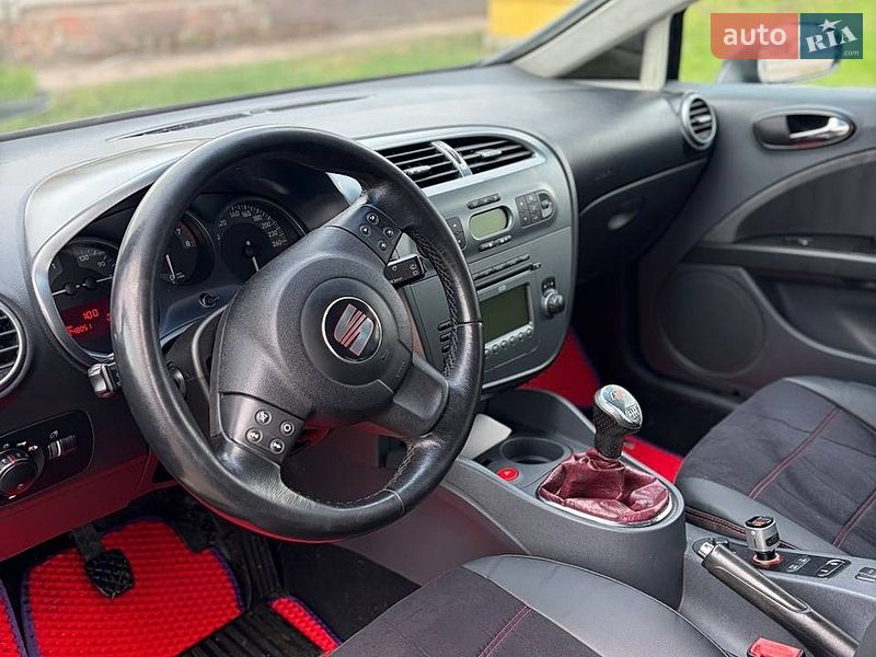 Хэтчбек SEAT Leon 2007 в Козельце