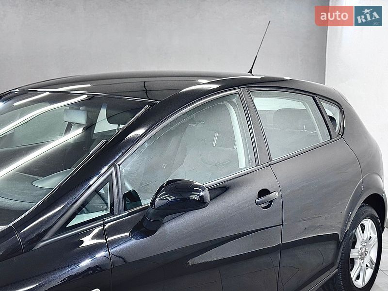 Хэтчбек SEAT Leon 2006 в Стрые