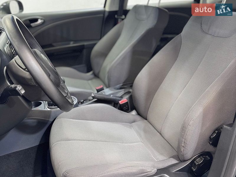 Хэтчбек SEAT Leon 2006 в Стрые