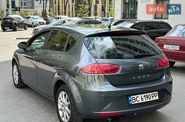 Хэтчбек SEAT Leon 2011 в Львове