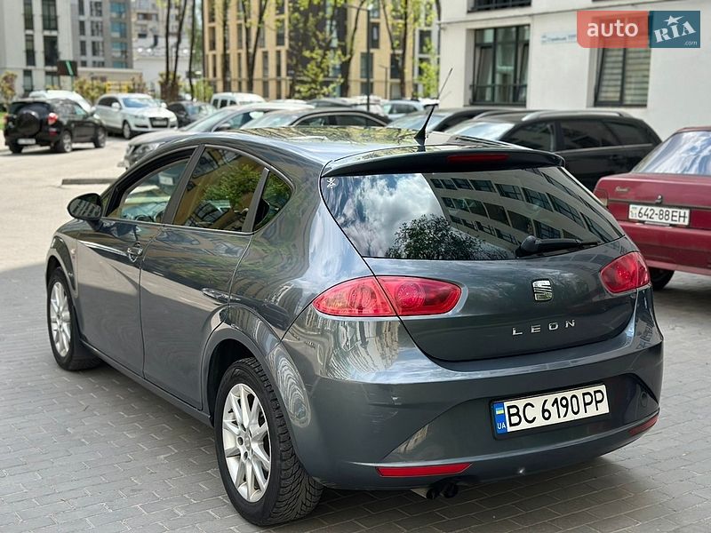 Хэтчбек SEAT Leon 2011 в Львове