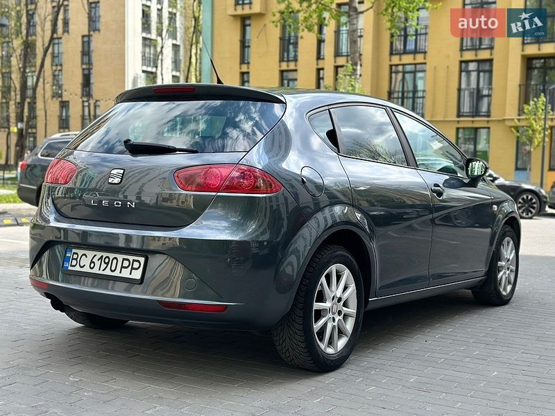 Хэтчбек SEAT Leon 2011 в Львове