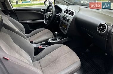 Хэтчбек SEAT Leon 2011 в Львове