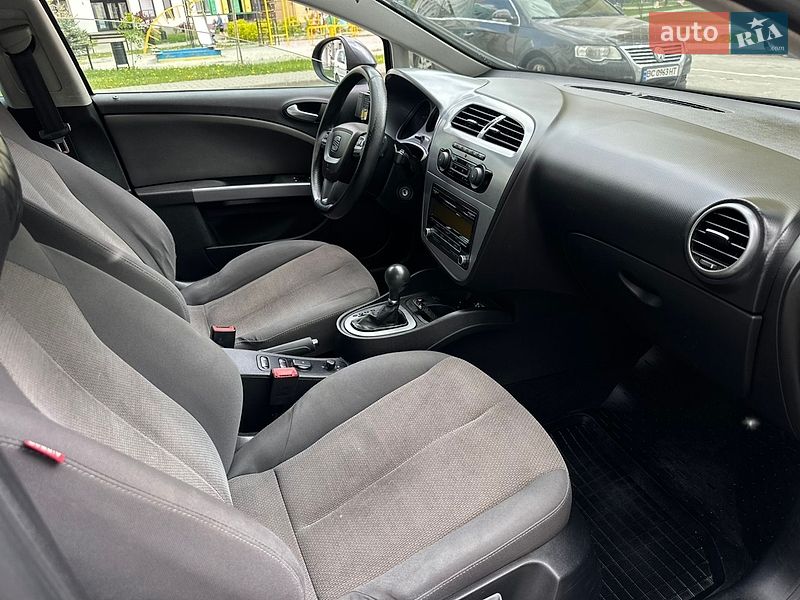Хэтчбек SEAT Leon 2011 в Львове