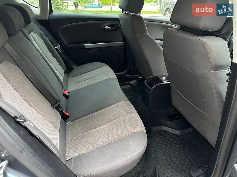 Хэтчбек SEAT Leon 2011 в Львове