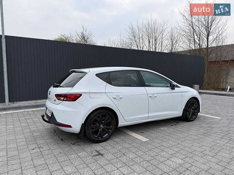 Хэтчбек SEAT Leon 2015 в Самборе