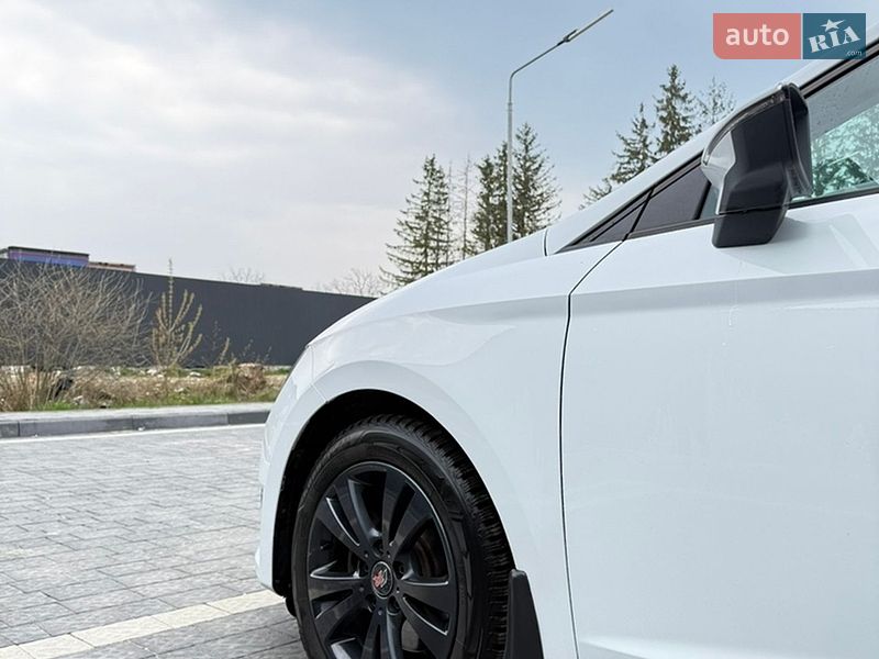 Хэтчбек SEAT Leon 2015 в Самборе
