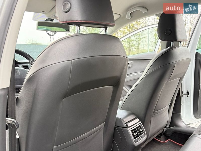 Хэтчбек SEAT Leon 2015 в Самборе