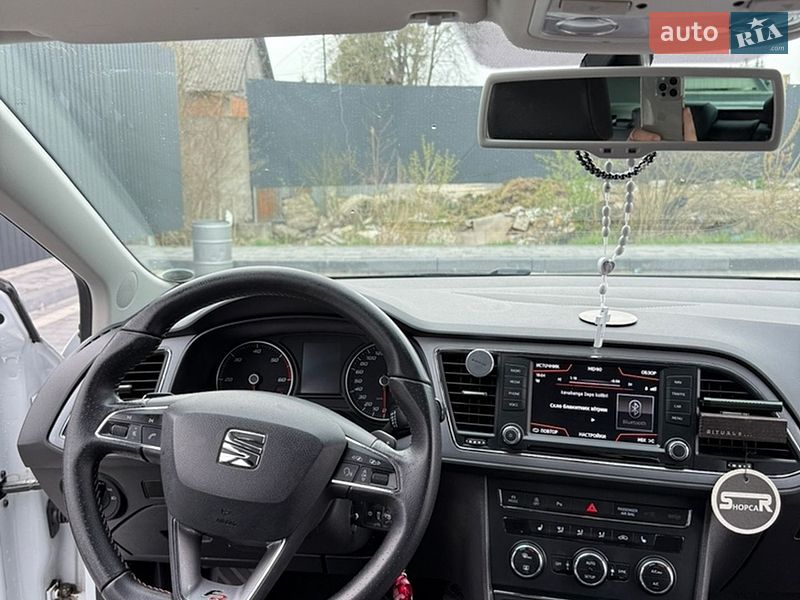 Хэтчбек SEAT Leon 2015 в Самборе