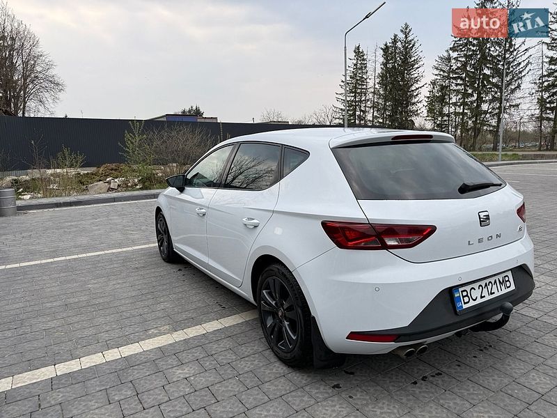 Хэтчбек SEAT Leon 2015 в Самборе