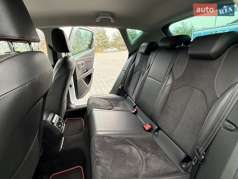 Хэтчбек SEAT Leon 2015 в Самборе