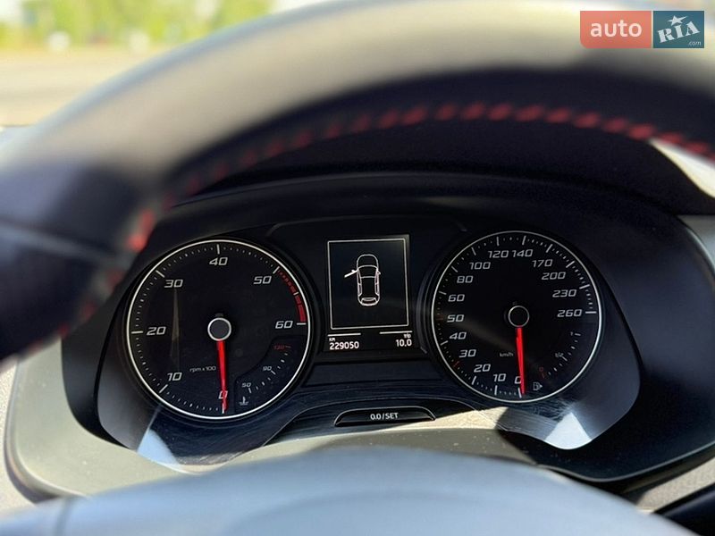 Хэтчбек SEAT Leon 2015 в Киеве