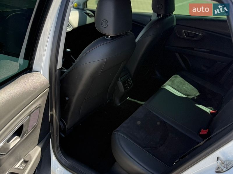 Хэтчбек SEAT Leon 2015 в Киеве