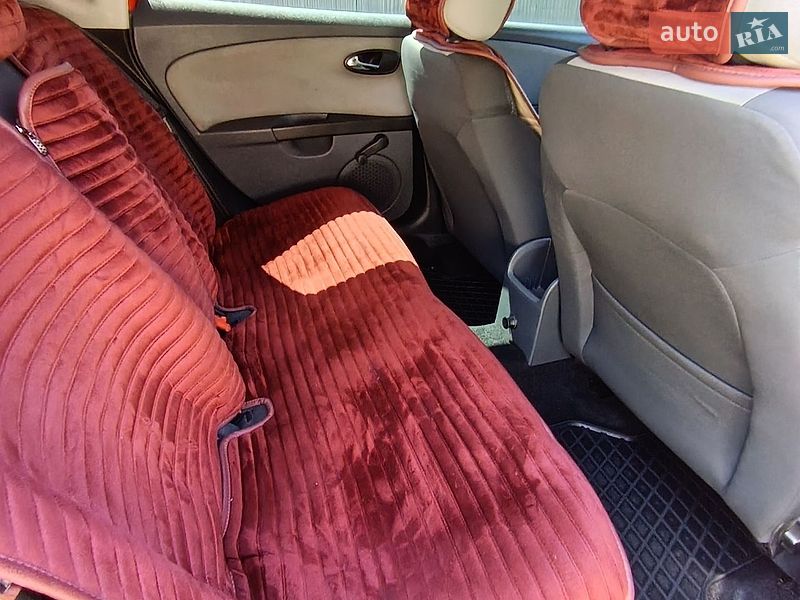Хэтчбек SEAT Leon 2005 в Харькове