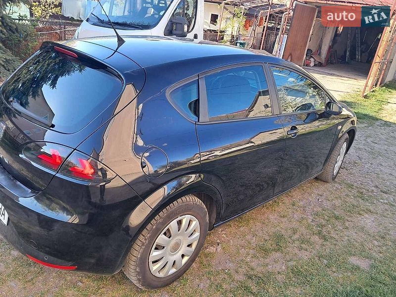 Хэтчбек SEAT Leon 2008 в Бучаче