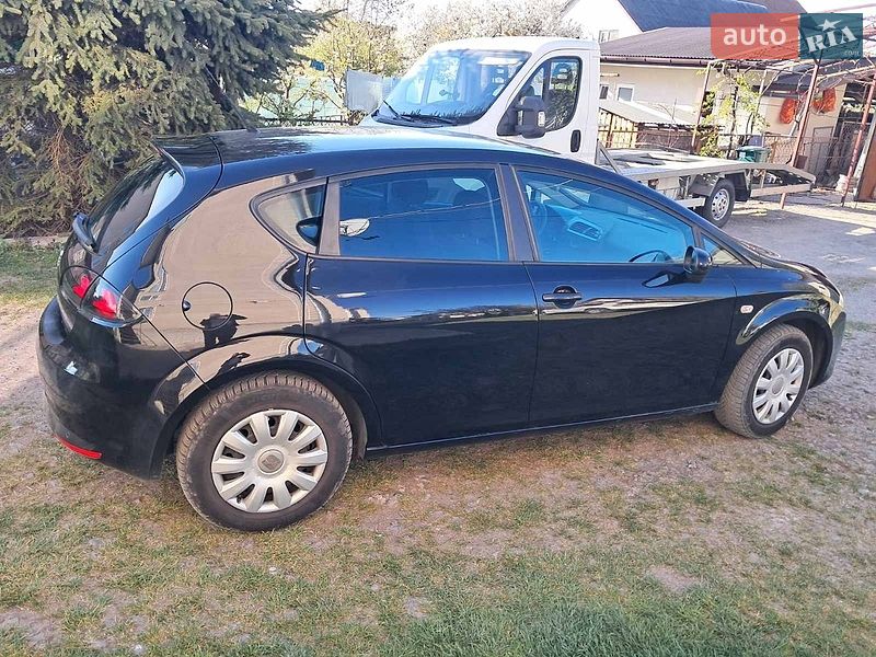 Хэтчбек SEAT Leon 2008 в Бучаче