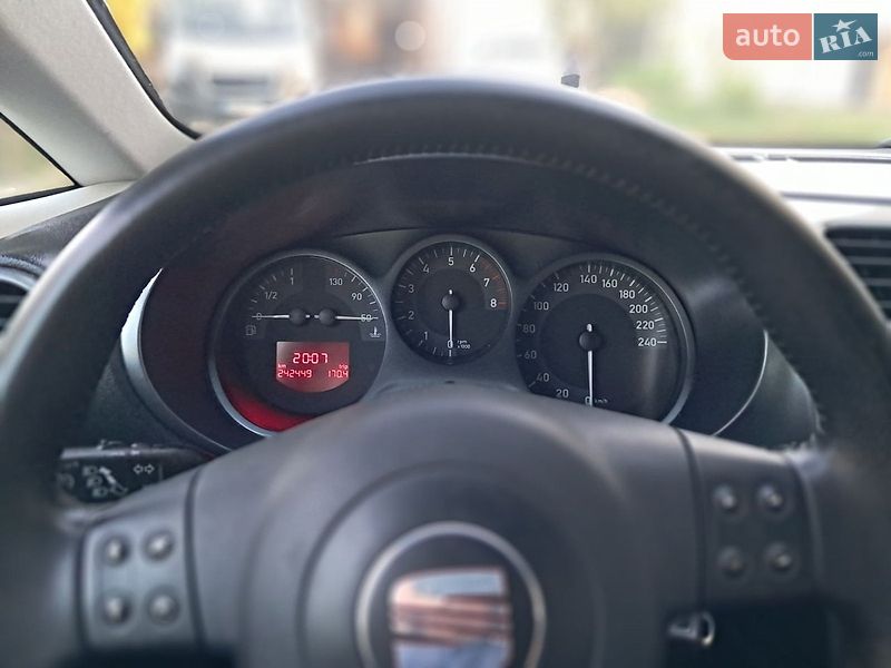 Хэтчбек SEAT Leon 2008 в Бучаче