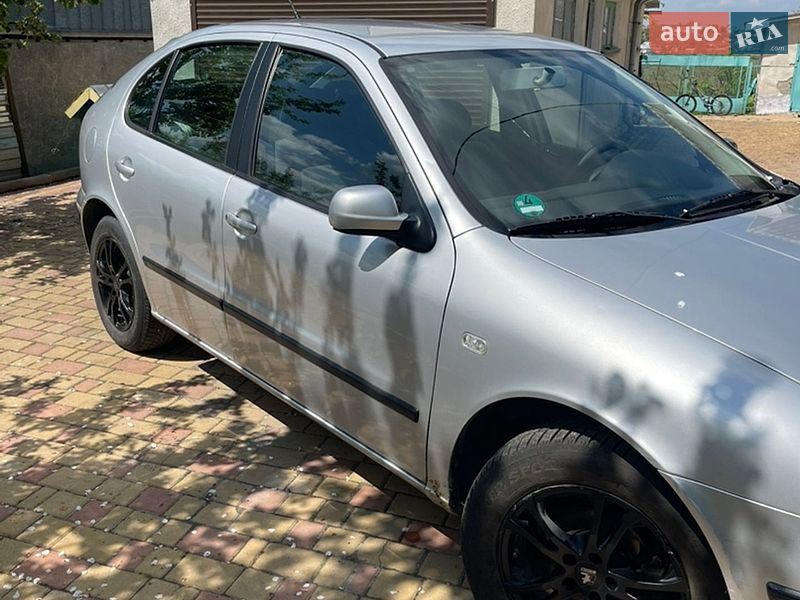 Хэтчбек SEAT Leon 2001 в Волочиске
