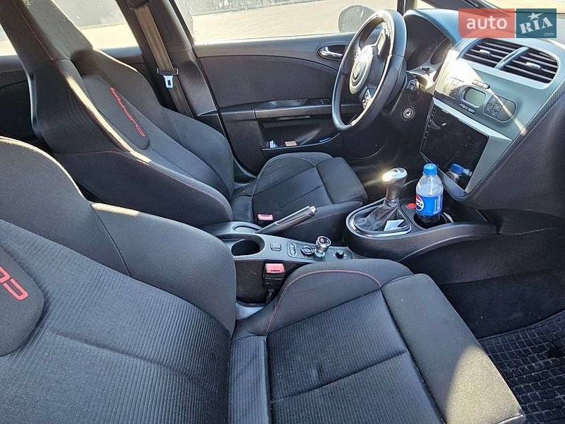 Хэтчбек SEAT Leon 2007 в Обухове