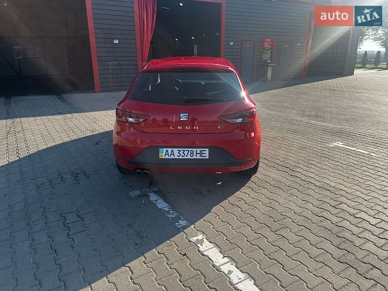 Хэтчбек SEAT Leon 2013 в Киеве