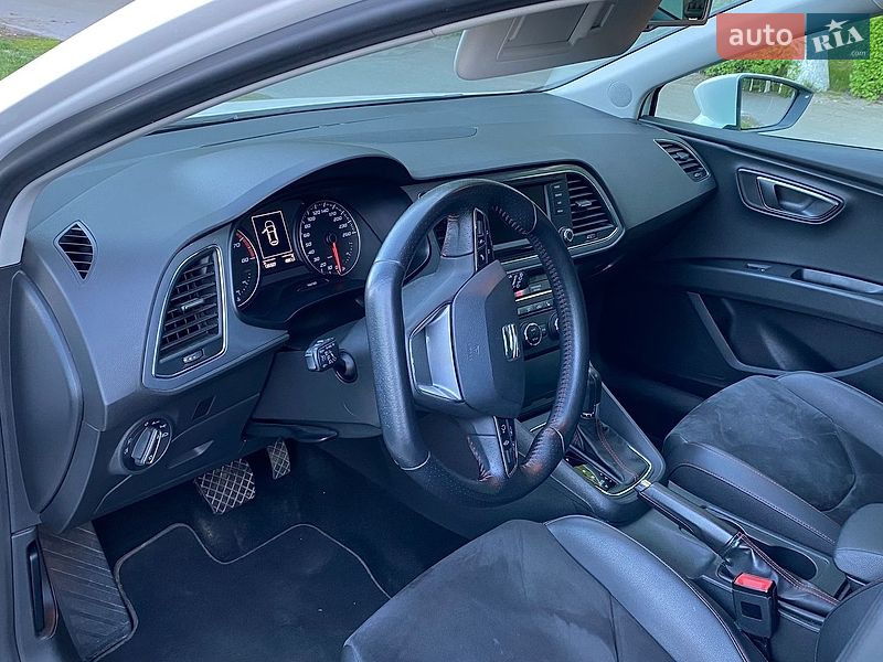 Хэтчбек SEAT Leon 2015 в Василькове