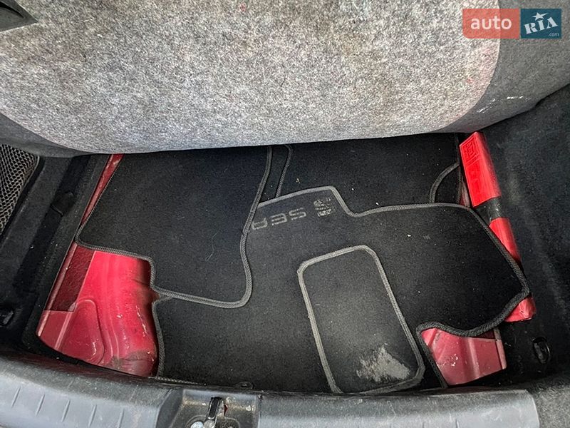 Хэтчбек SEAT Leon 2006 в Гадяче