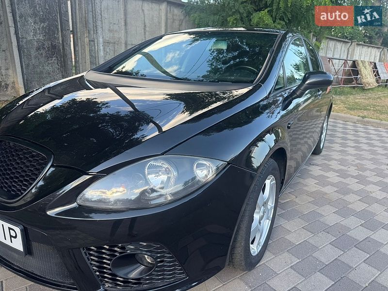 Хэтчбек SEAT Leon 2008 в Лубнах