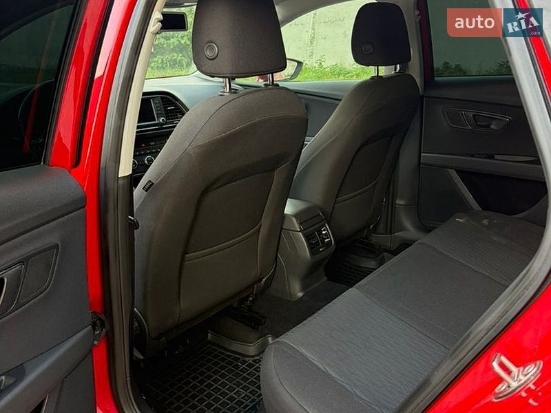 Хэтчбек SEAT Leon 2016 в Киеве