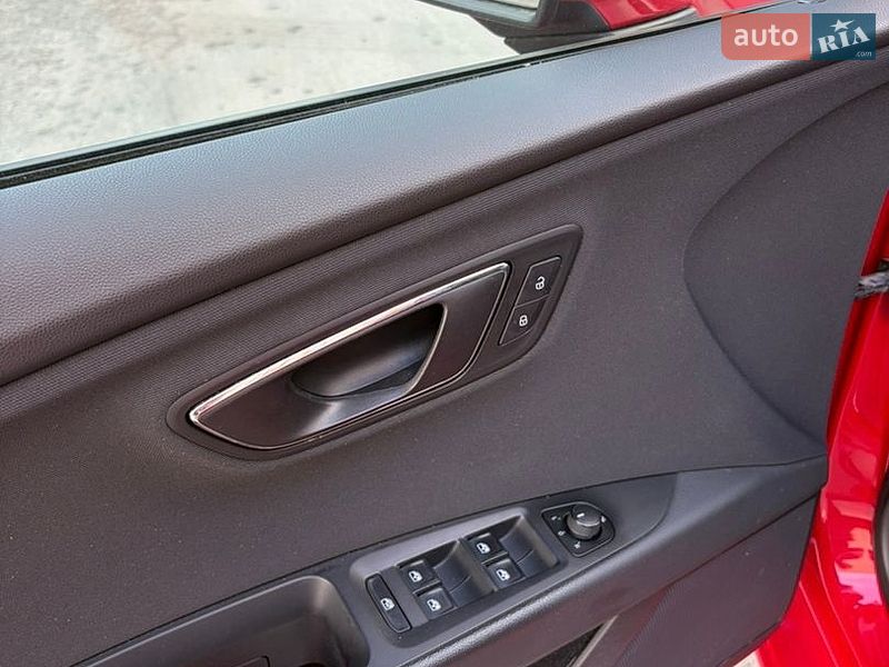 Хэтчбек SEAT Leon 2016 в Киеве