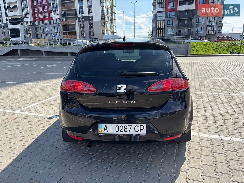Хэтчбек SEAT Leon 2008 в Киеве