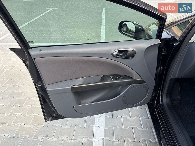 Хэтчбек SEAT Leon 2008 в Киеве