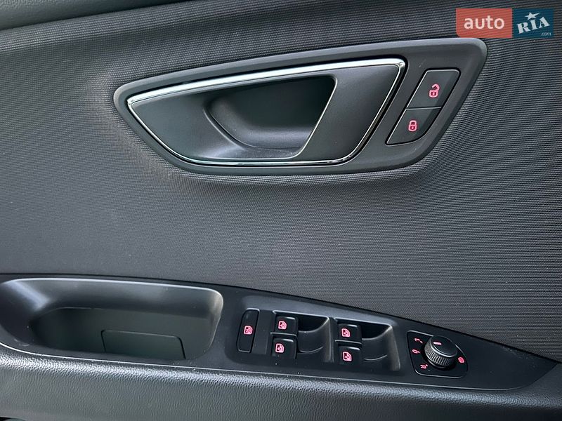 Хетчбек SEAT Leon 2015 в Дніпрі