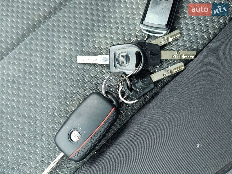 Хэтчбек SEAT Leon 2006 в Харькове фото 4 Хэтчбек SEAT Leon 2006 в Харькове