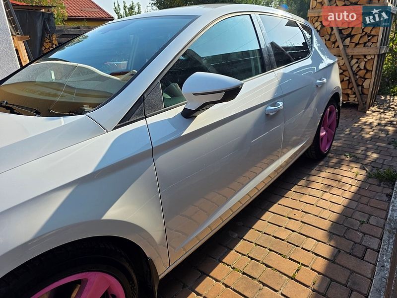 Хэтчбек SEAT Leon 2015 в Крюковщине