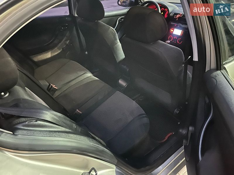 Хэтчбек SEAT Leon 2004 в Буче фото 8 Хэтчбек SEAT Leon 2004 в Буче